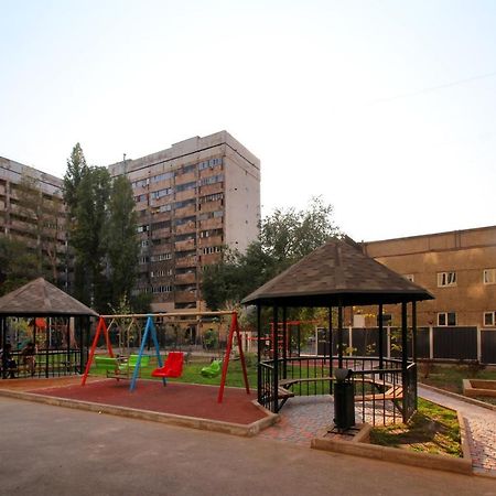 Апартаменты С Двумя Спальнями На Арбате! Almaty Luaran gambar